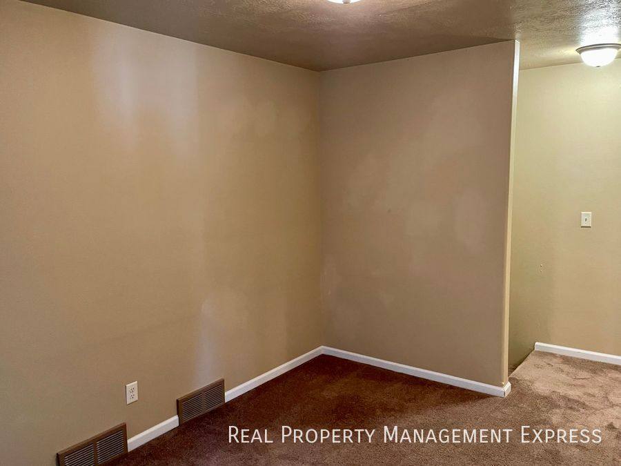 Townhouse for rent at 1009 Legendary Dr #B, Harrisburg, SD 57032