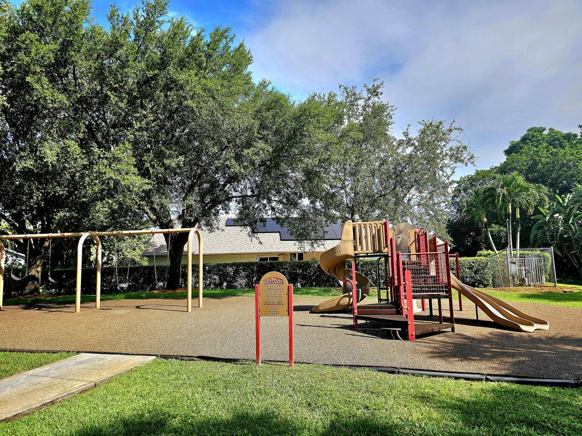 Apartment for rent at 12191 Broadleaf Court, Wellington, FL 33414