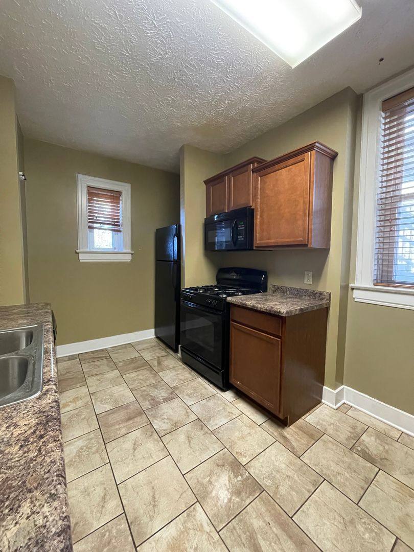Townhouse for rent at 547 S 27th St, Omaha, NE 68105