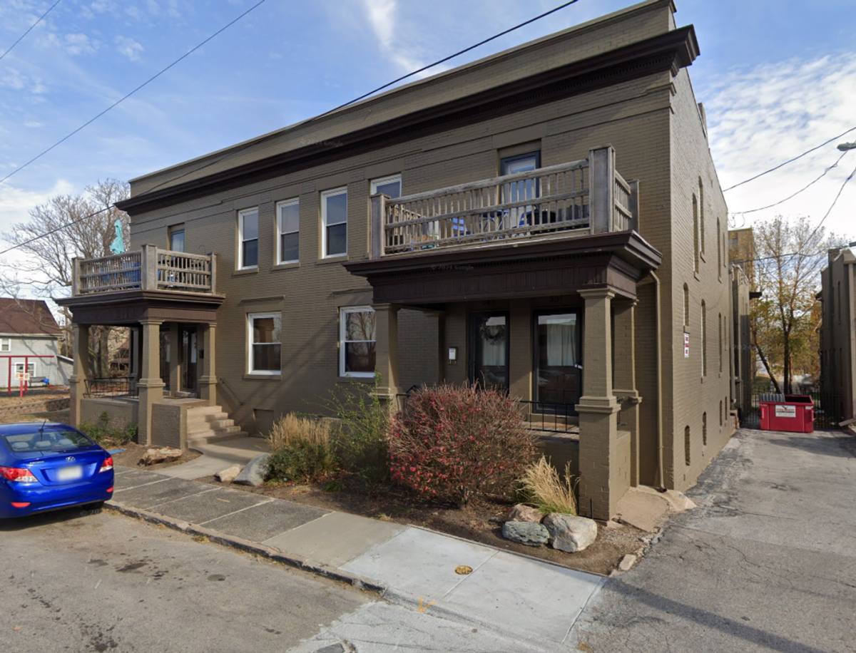 Townhouse for rent at 547 S 27th St, Omaha, NE 68105
