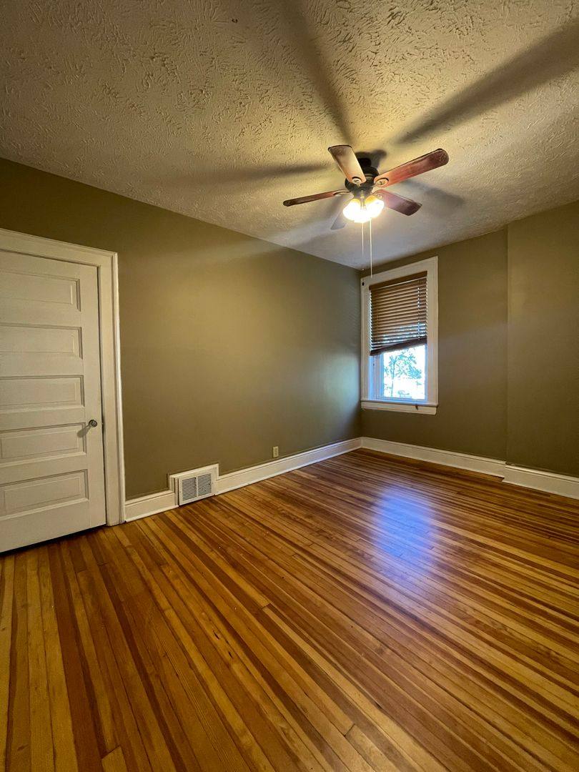 Townhouse for rent at 547 S 27th St, Omaha, NE 68105
