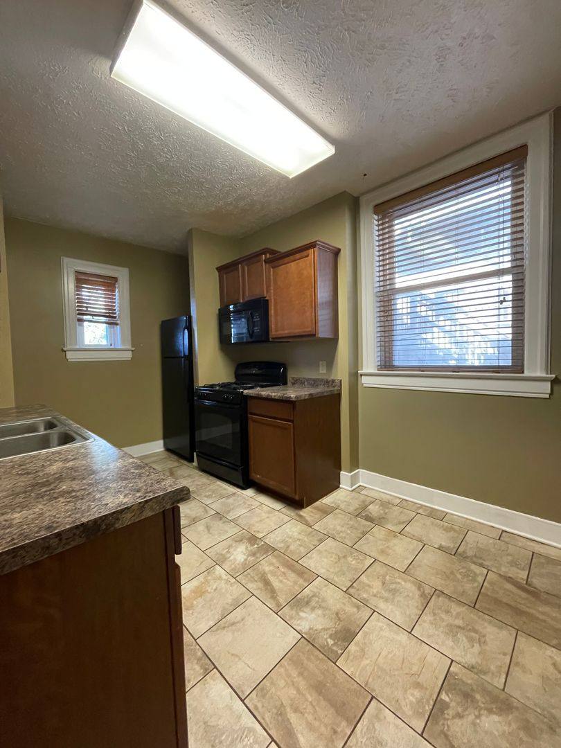 Townhouse for rent at 547 S 27th St, Omaha, NE 68105