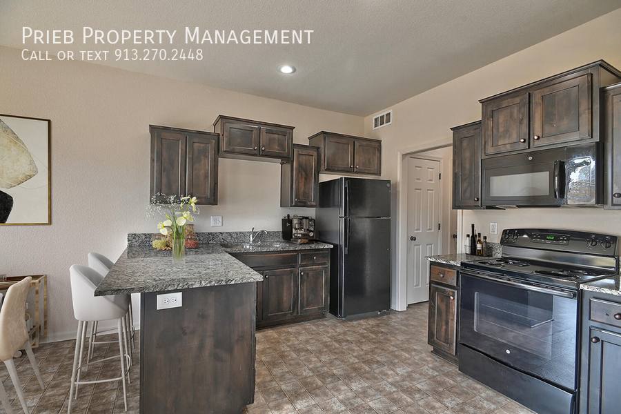 Townhouse for rent at 1302 Zarda Lane, Kansas City, KS 66109