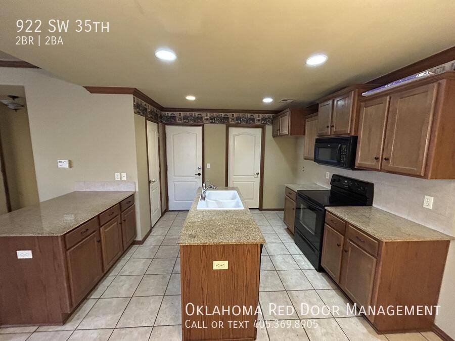 House for rent at 922 SW 35th St, Oklahoma City, OK 73160