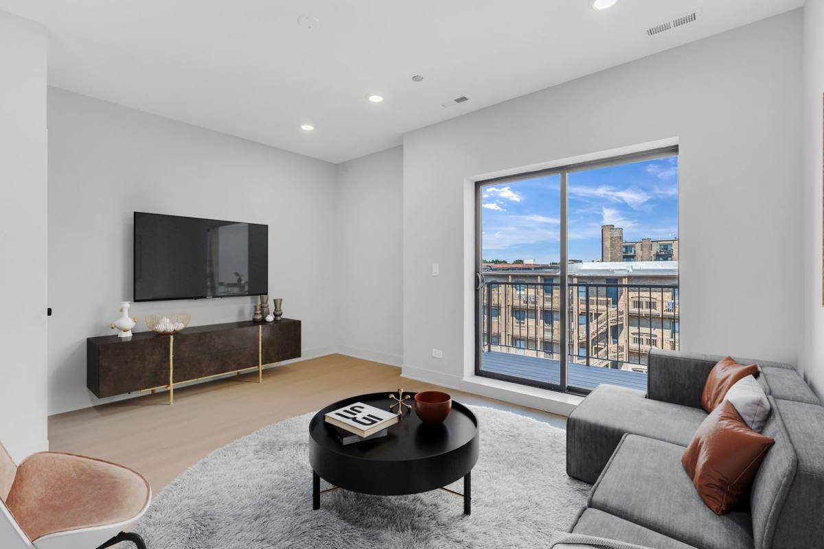 Apartment for rent at 4102 N Sheridan Rd #306, Chicago, IL 60613