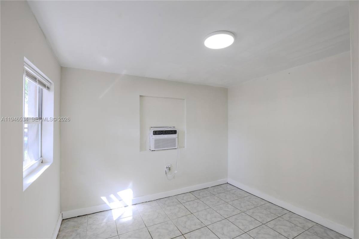 Apartment for rent at 2250 NE 136th St, Miami, FL 33181