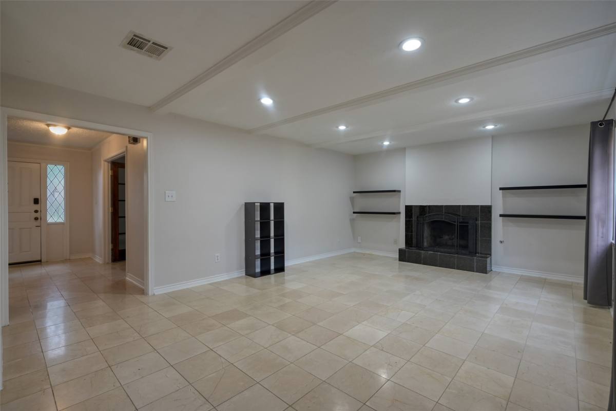 Apartment for rent at 2230 Lakeville Dr, Kingwood, TX 77339