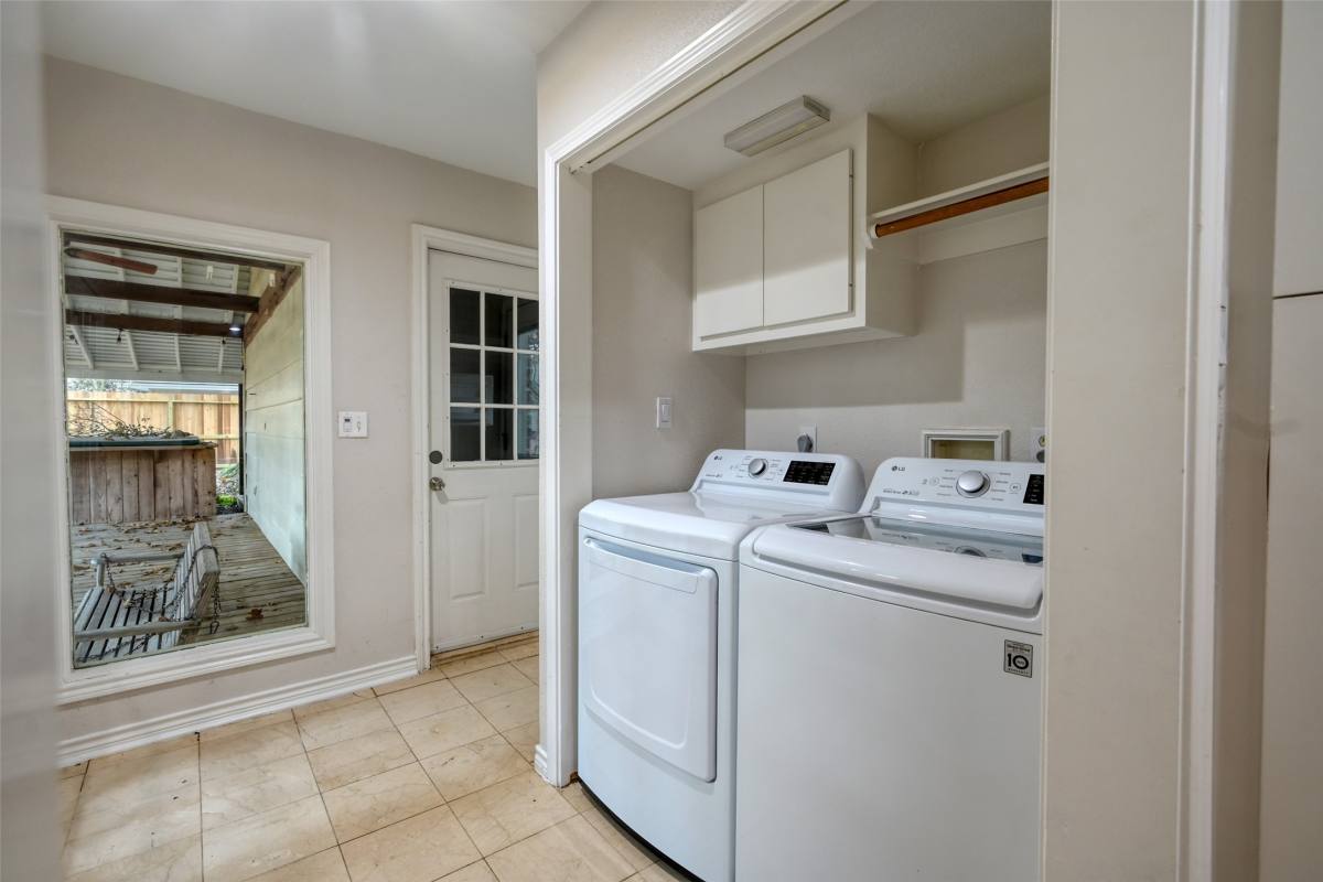 Apartment for rent at 2230 Lakeville Dr, Kingwood, TX 77339
