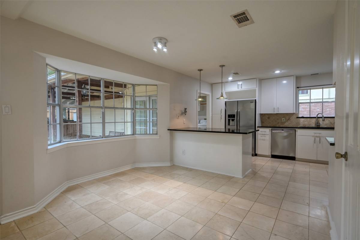 Apartment for rent at 2230 Lakeville Dr, Kingwood, TX 77339