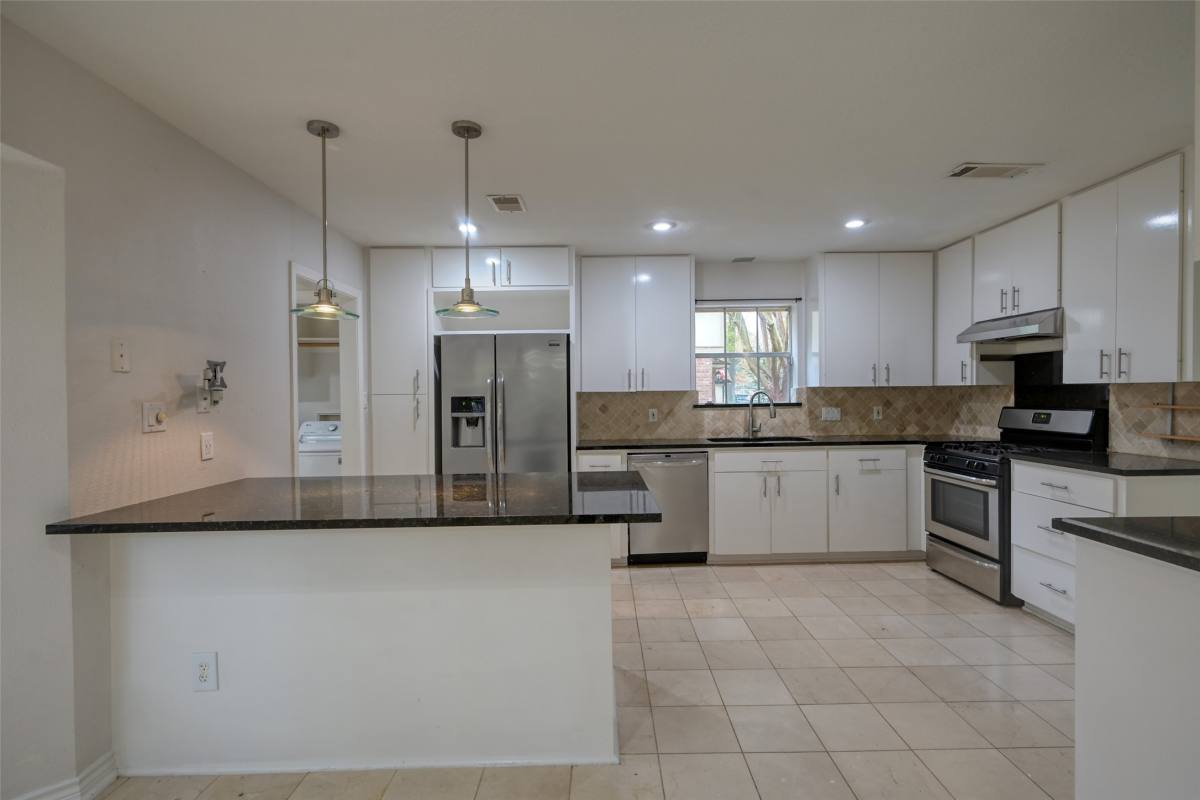 Apartment for rent at 2230 Lakeville Dr, Kingwood, TX 77339