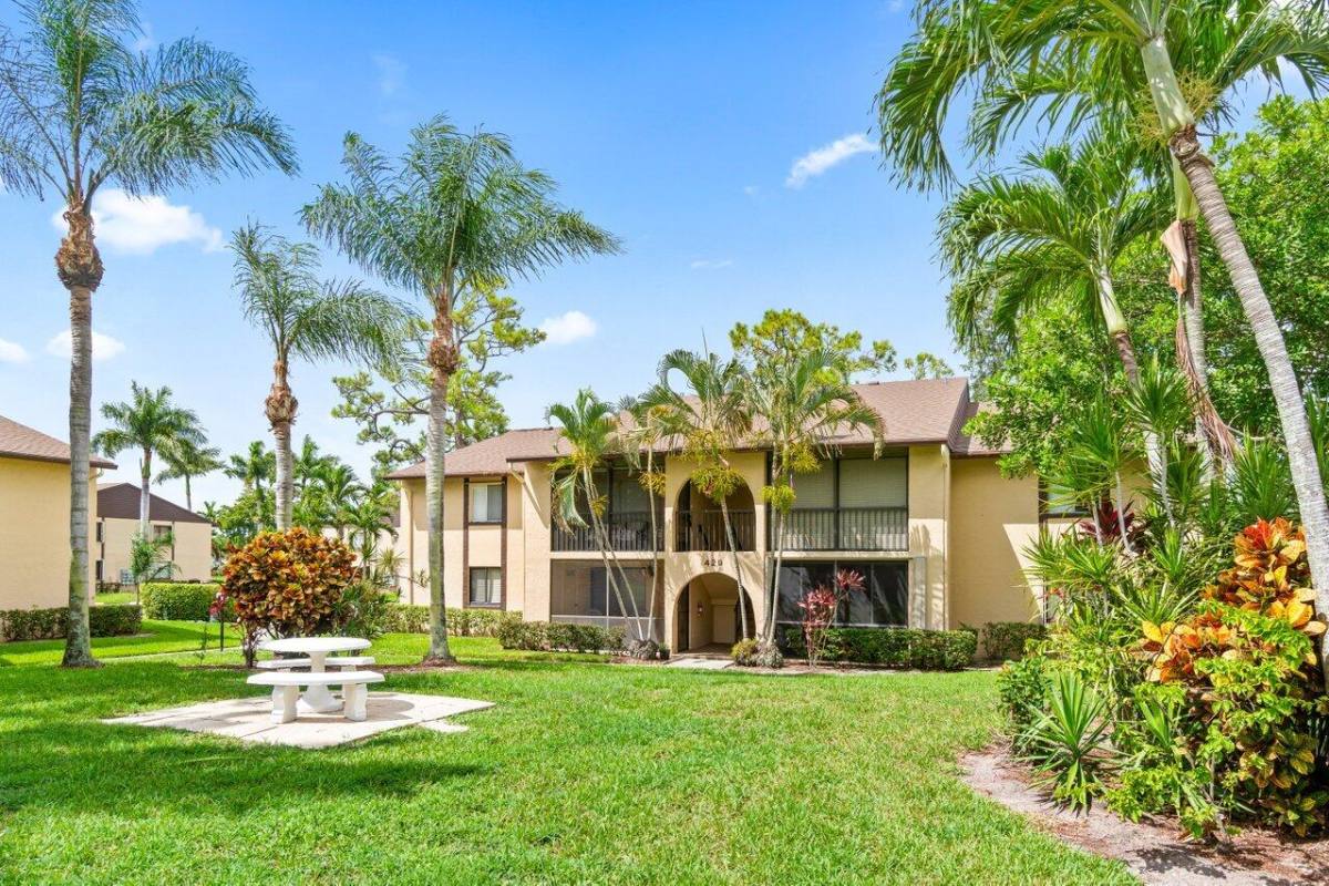 Condo for rent at 429 Pine Glen Lane #429C2, Lake Worth, FL 33463