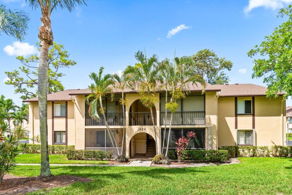 Condo for rent at 429 Pine Glen Lane #429C2, Lake Worth, FL 33463