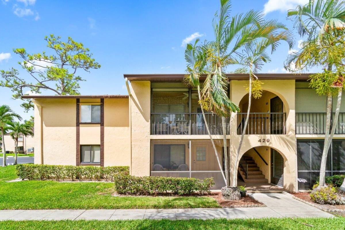 Condo for rent at 429 Pine Glen Lane #429C2, Lake Worth, FL 33463