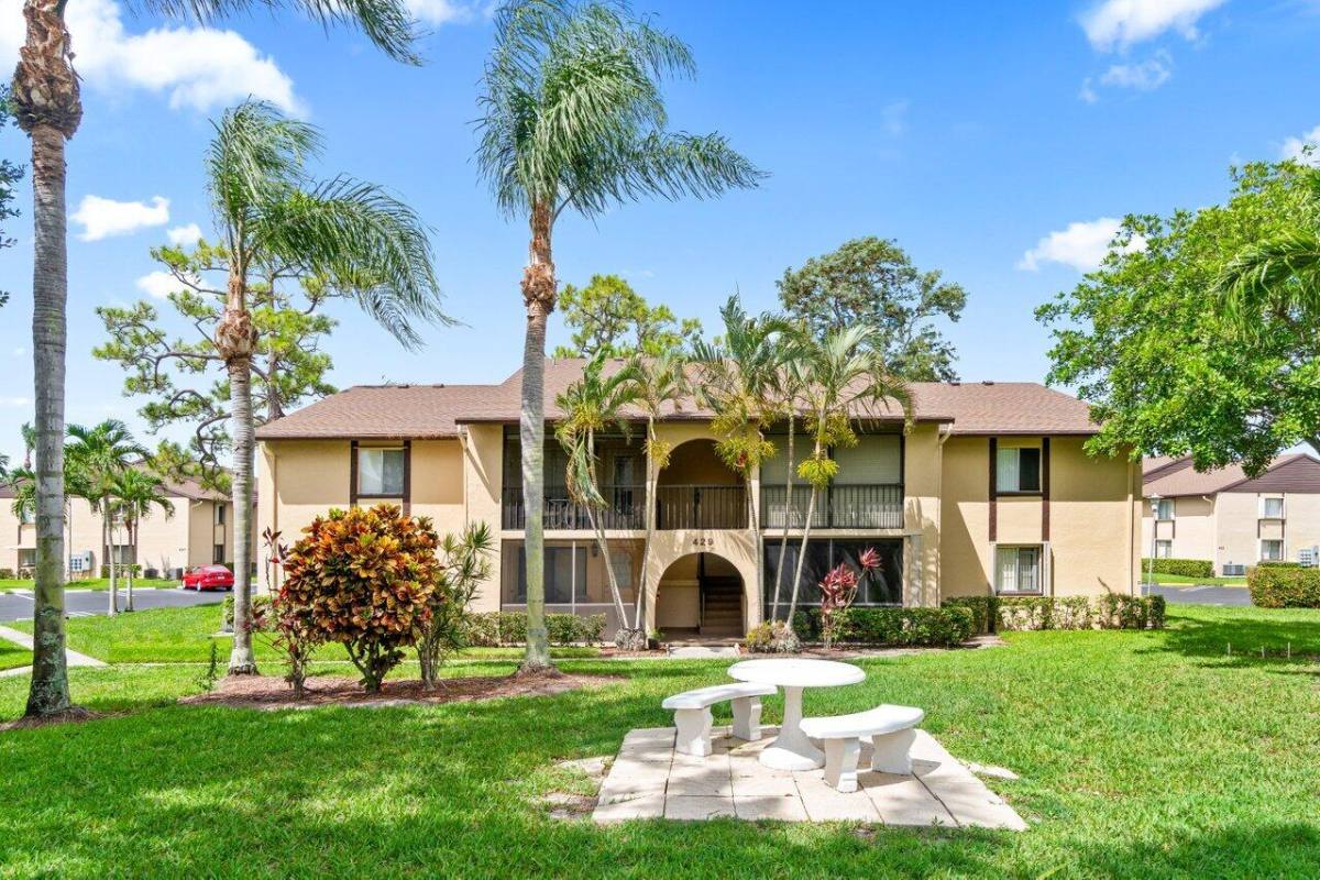 Condo for rent at 429 Pine Glen Lane #429C2, Lake Worth, FL 33463