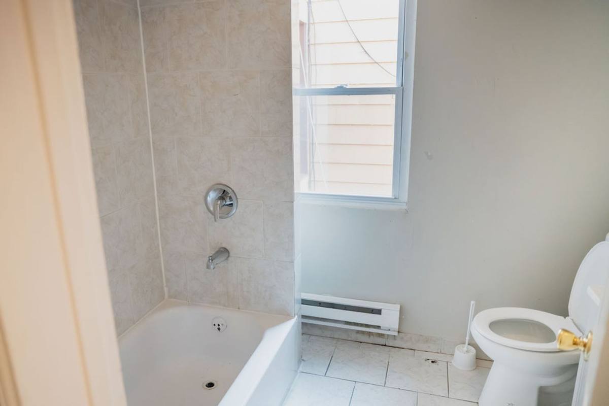 Apartment for rent at 906 N 4th St, Allentown, PA 18102