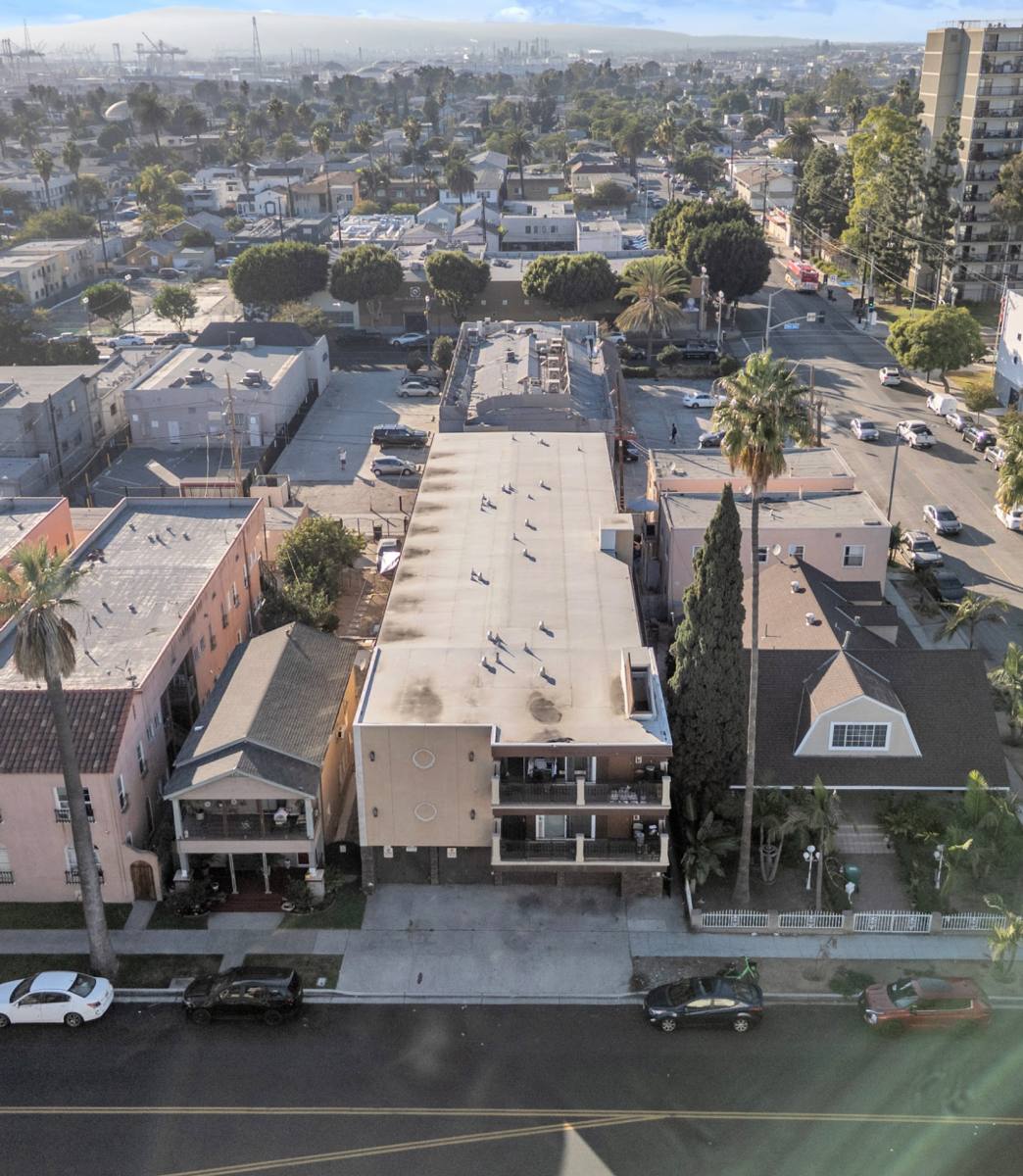 Apartment for rent at 945 Locust Ave, Long Beach, CA 90813