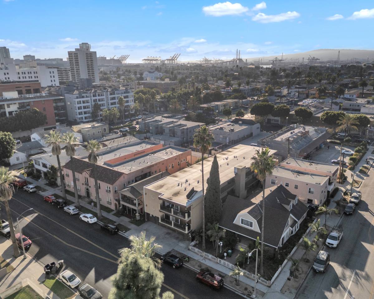 Apartment for rent at 945 Locust Ave, Long Beach, CA 90813
