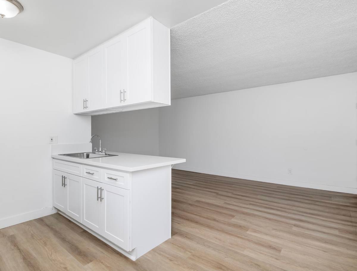 Apartment for rent at 945 Locust Ave, Long Beach, CA 90813