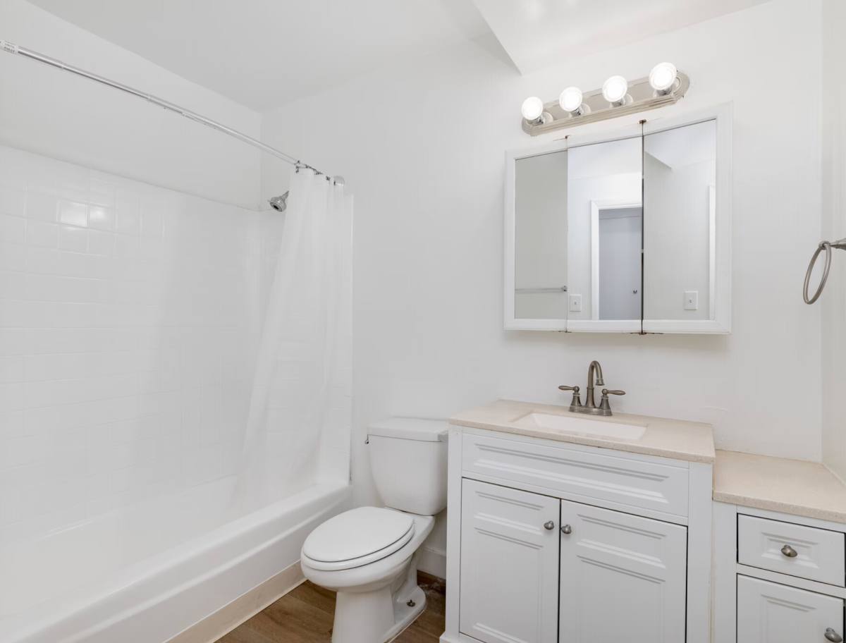 Apartment for rent at 945 Locust Ave, Long Beach, CA 90813