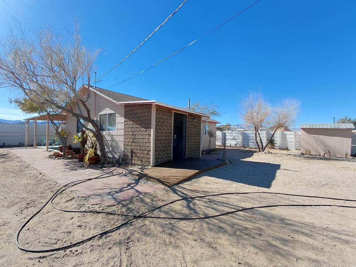House for rent at 19 W Agate Rd, Ocotillo, CA 92259