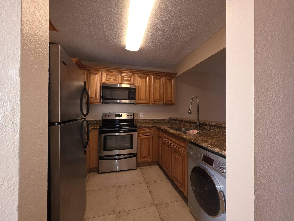 Apartment for rent at 1542 Lake Crystal Dr #1542H, West Palm Beach, FL 33411