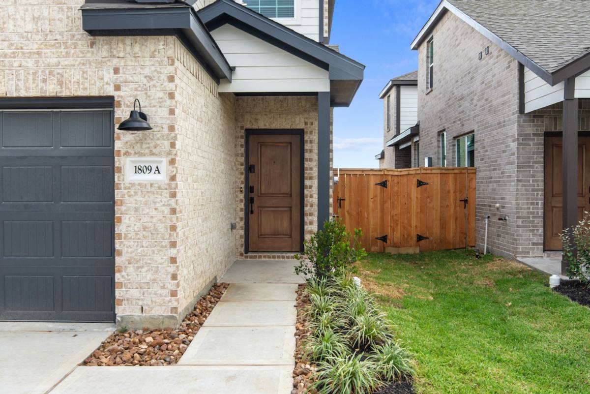 Townhouse for rent at 1818 N Peach Creek Dr, Dayton, TX 77535