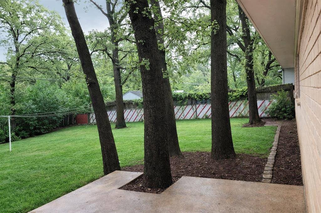 Apartment for rent at 1911 Mimosa Dr, Arlington, TX 76012
