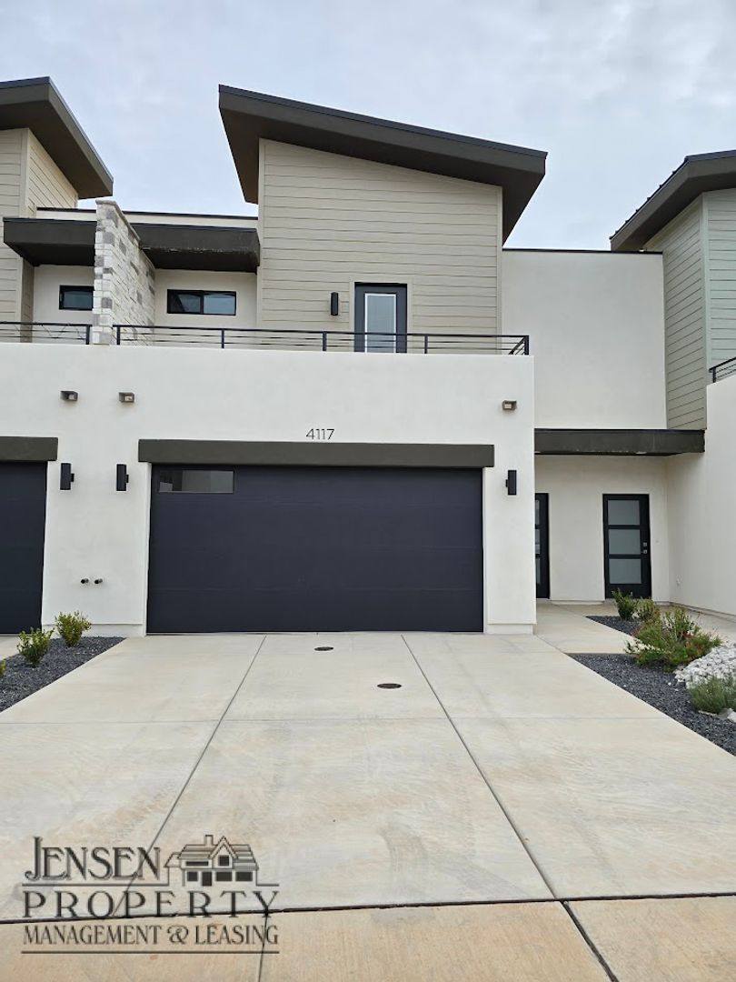 Townhouse for rent at 4117 S Baywood Dr, Washington, UT 84780