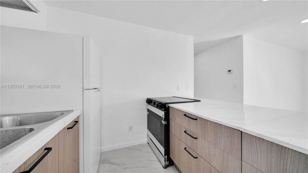 Apartment for rent at 4285 SW 48th Court, Fort Lauderdale, FL 33314