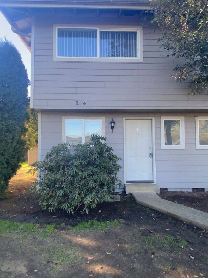Townhouse for rent at 418 SE Lacreole Dr, Dallas, OR 97338