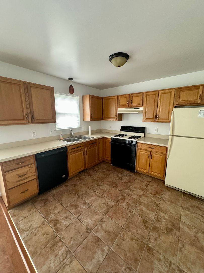 House for rent at 809 Rockwood Dr, Elizabethtown, PA 17022