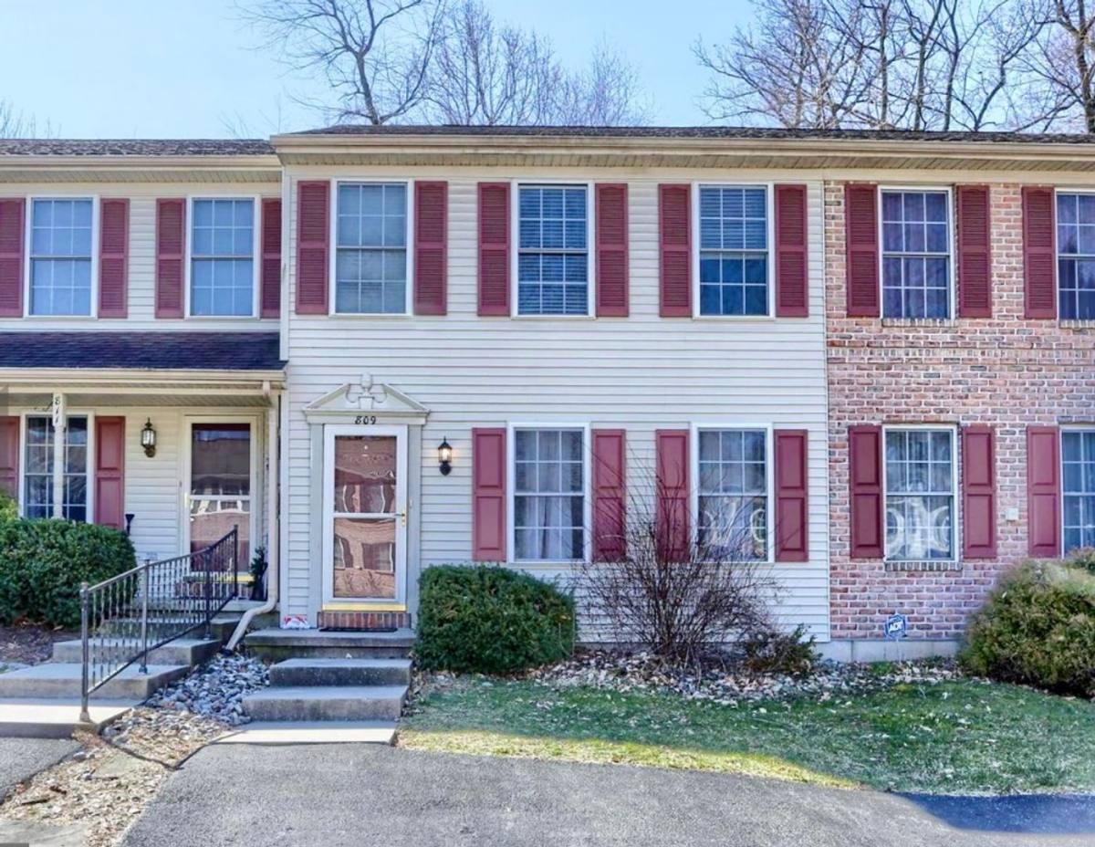 House for rent at 809 Rockwood Dr, Elizabethtown, PA 17022