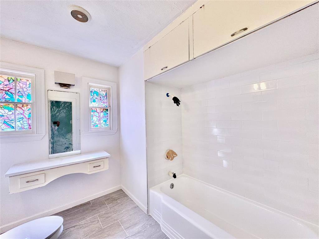 Apartment for rent at 5511 Longview St, Dallas, TX 75206