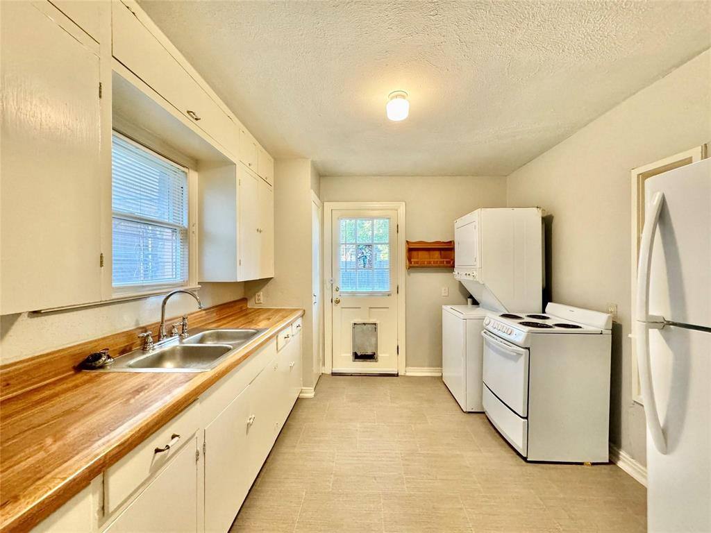 Apartment for rent at 5511 Longview St, Dallas, TX 75206