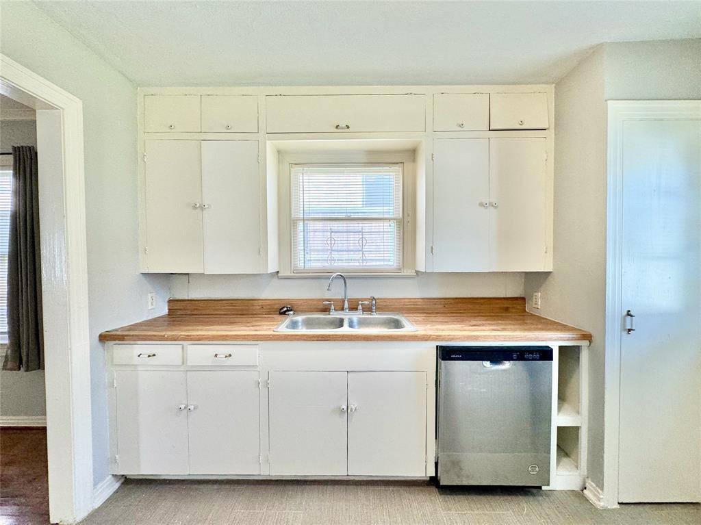Apartment for rent at 5511 Longview St, Dallas, TX 75206