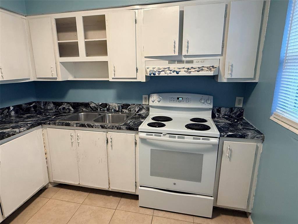 Apartment for rent at 2409 13th St W #2, Bradenton, FL 34205