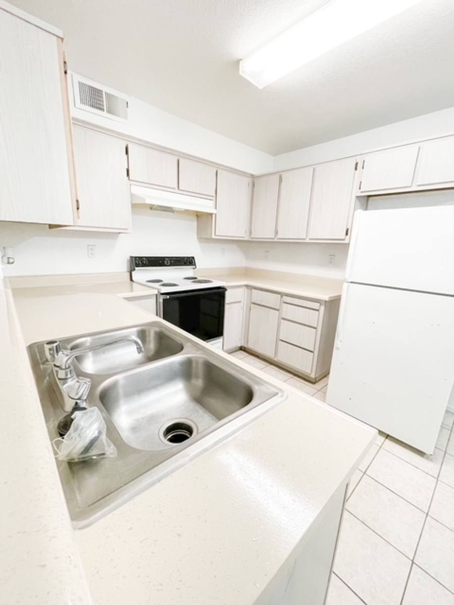 Apartment for rent at 3207 W Shields Ave, Fresno, CA 93722