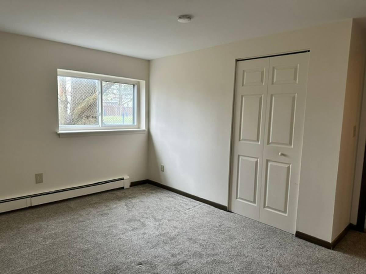 Apartment for rent at 5210 W Seneca St, Vernon, NY 13476