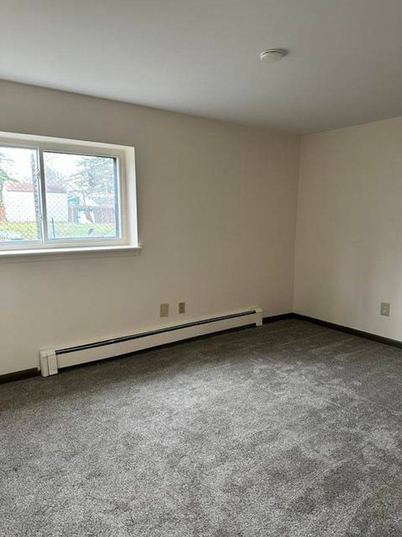 Apartment for rent at 5210 W Seneca St, Vernon, NY 13476