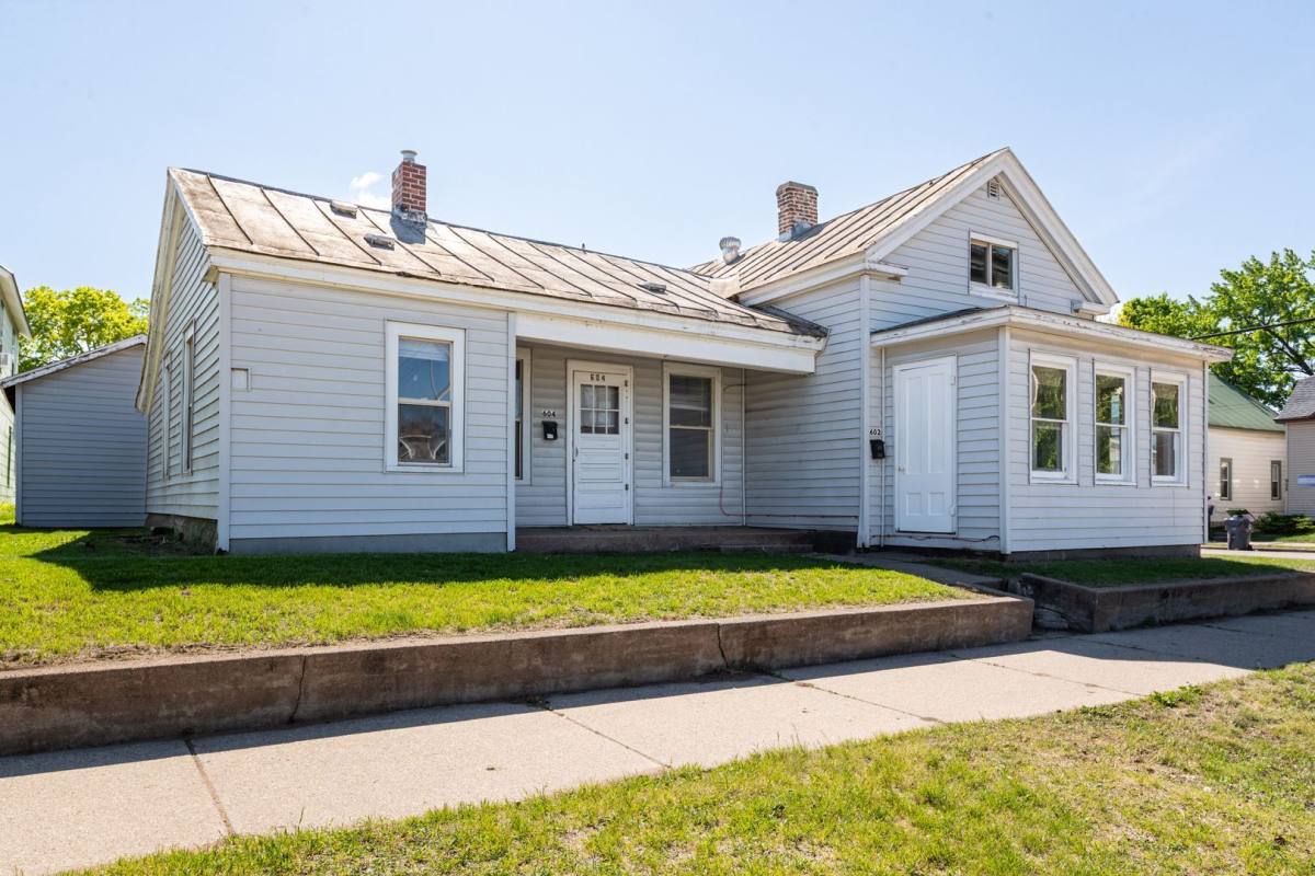Apartment for rent at 602-604 9th St N, La Crosse, WI 54601