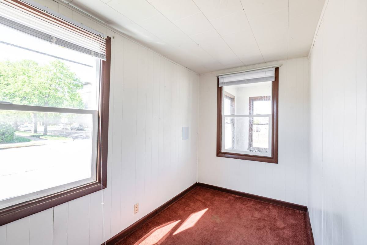 Apartment for rent at 602-604 9th St N, La Crosse, WI 54601