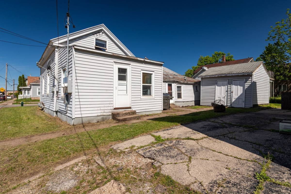 Apartment for rent at 602-604 9th St N, La Crosse, WI 54601