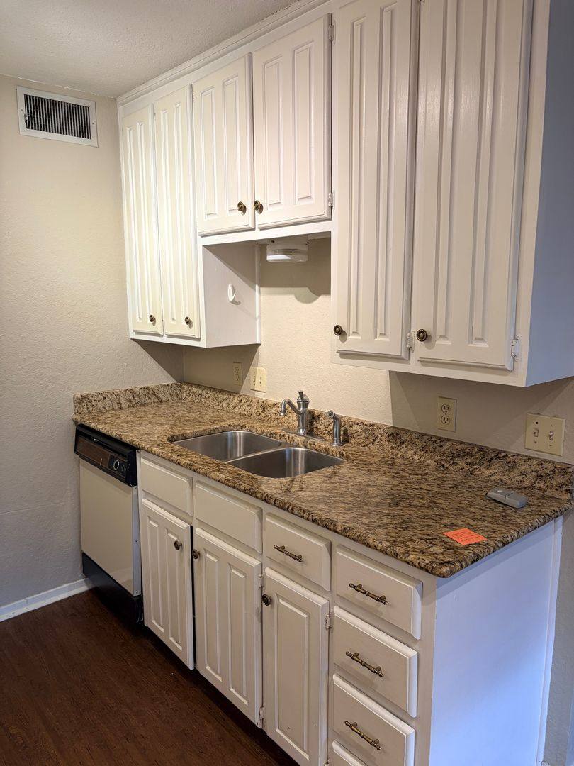 Apartment for rent at 1421 S 12th St, Waco, TX 76706