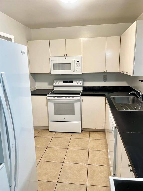 Apartment for rent at 4394 NW 9th Ave #4394212A, Pompano Beach, FL 33064