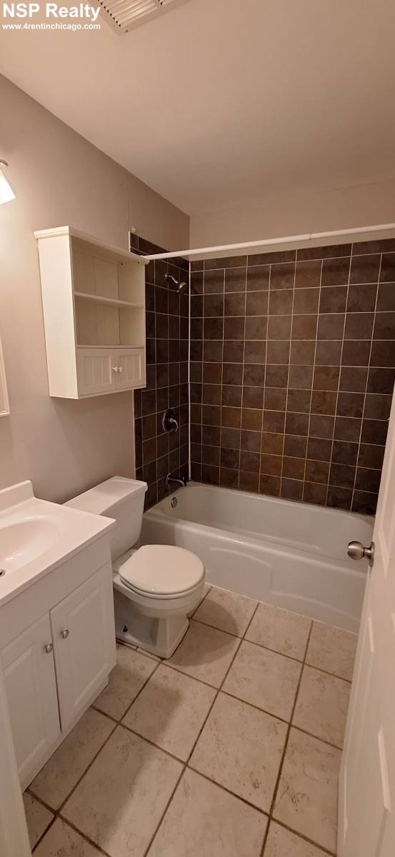Apartment for rent at 3825 Pine Grove, Chicago, IL 60613