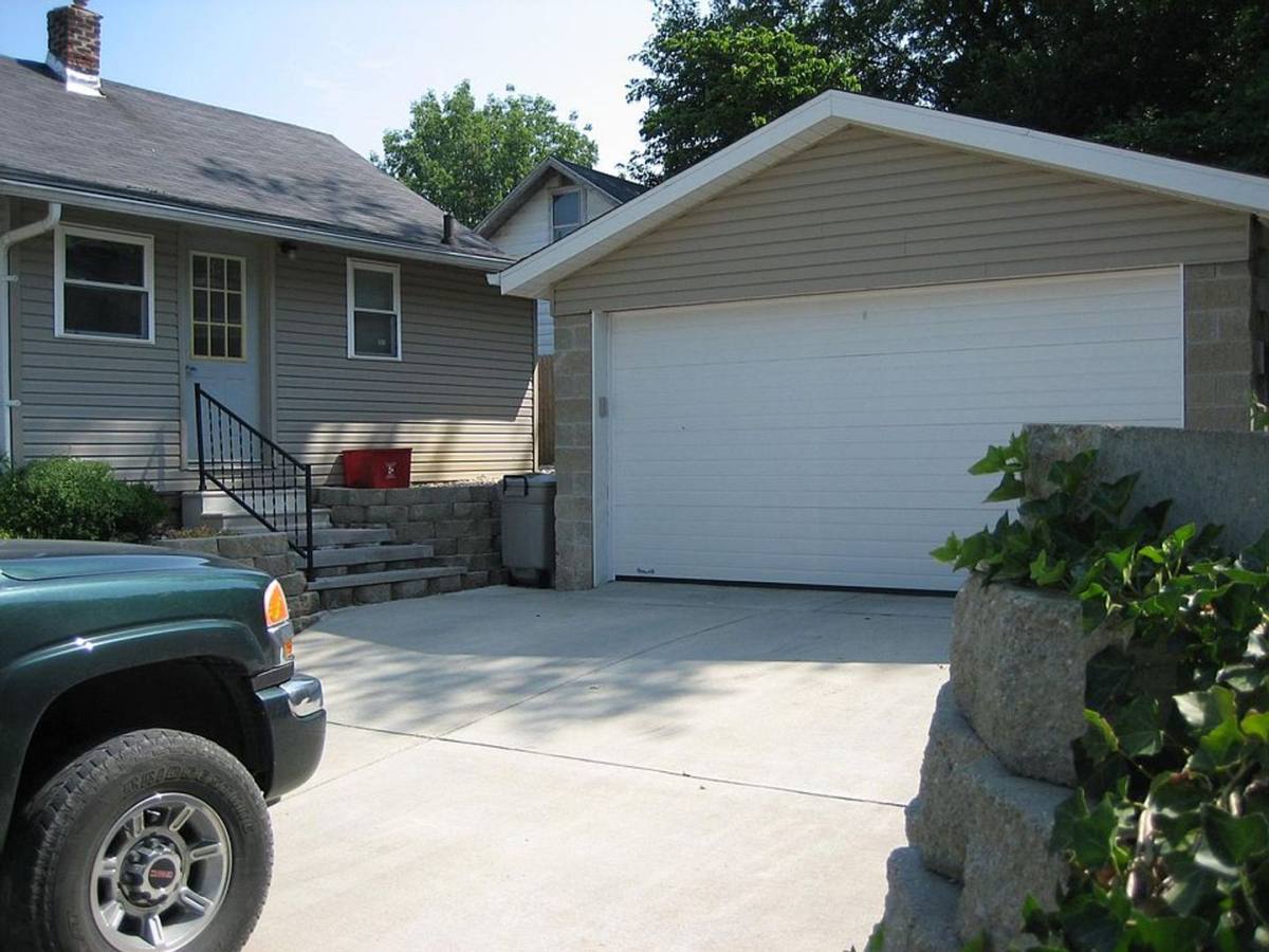House for rent at 302 E 17th St, Bloomington, IN 47408