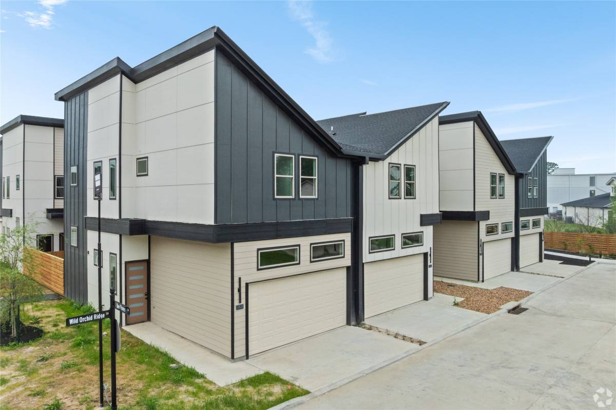 Apartment for rent at 13102 Beauty Berry Ridge Lane, Cypress, TX 77429