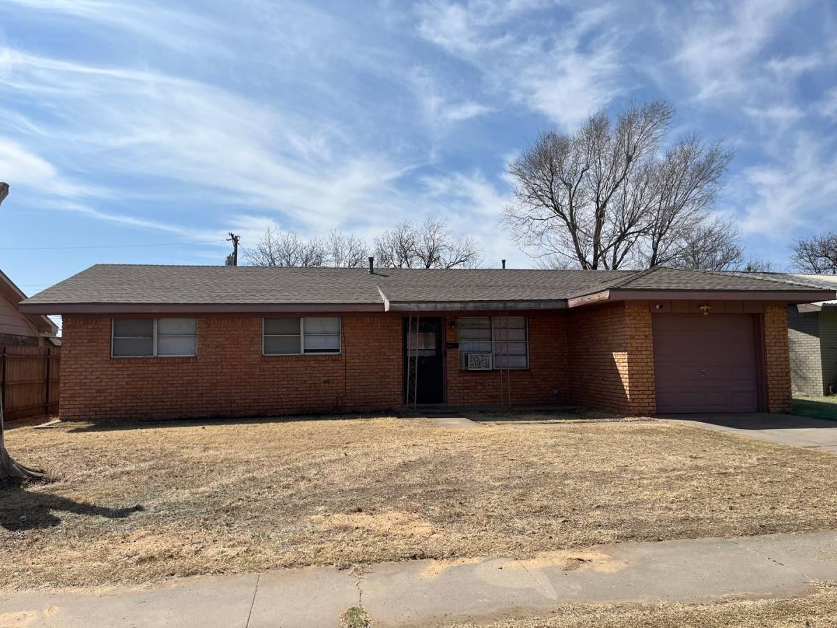 House for rent at 1321 Navajo Trail, Plainview, TX 79072