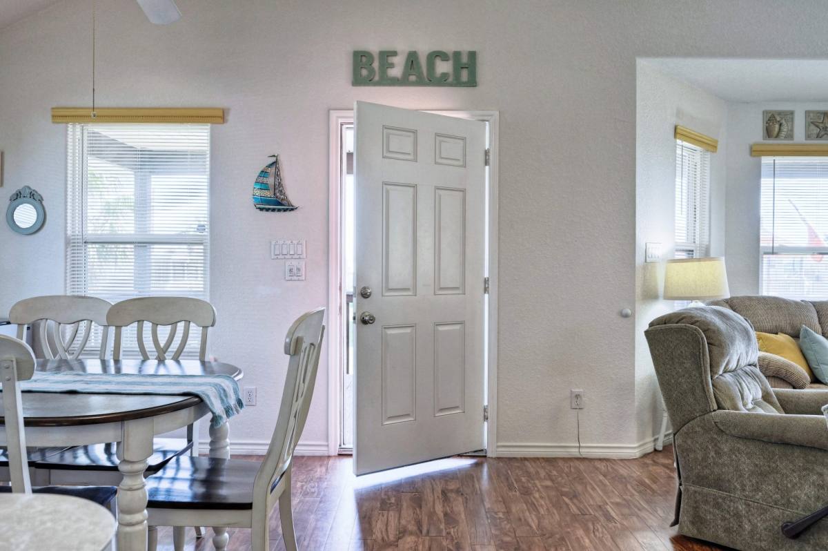 Apartment for rent at 4010 Panola Dr, Galveston, TX 77554