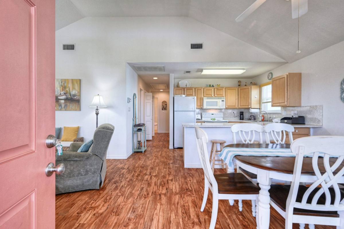 Apartment for rent at 4010 Panola Dr, Galveston, TX 77554